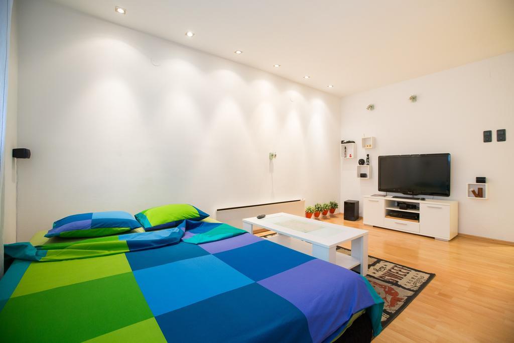 Eazzynight Center Apartment Zagabria Camera foto